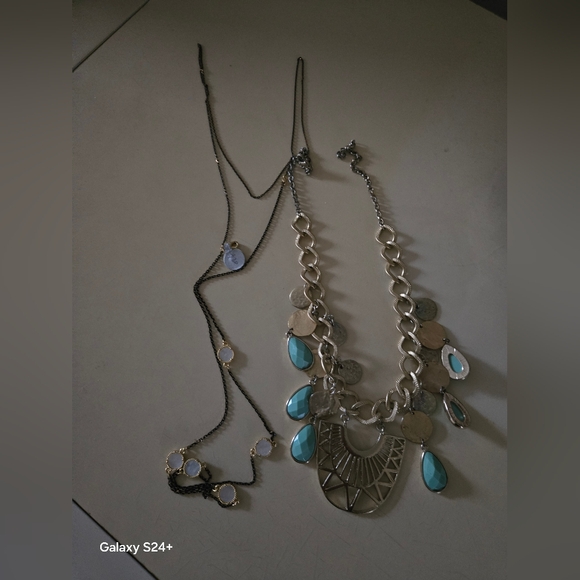 Jewelry - Elegant Silver and Turquoise Necklace